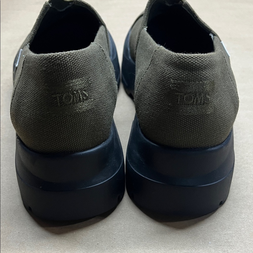 TOMS Green Khaki Lug Sole Platform Canvas Slip-On Loafers size 10 - Picture 5 of 7